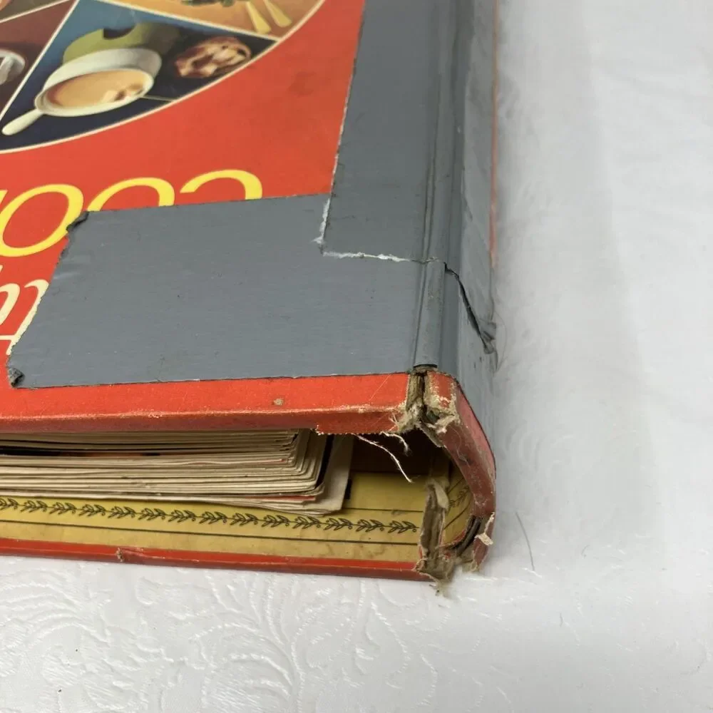 VTG 1973 Betty Crocker's Cookbook  Red Pie Cover 5-Ring Binder FLAWED DAMAGE